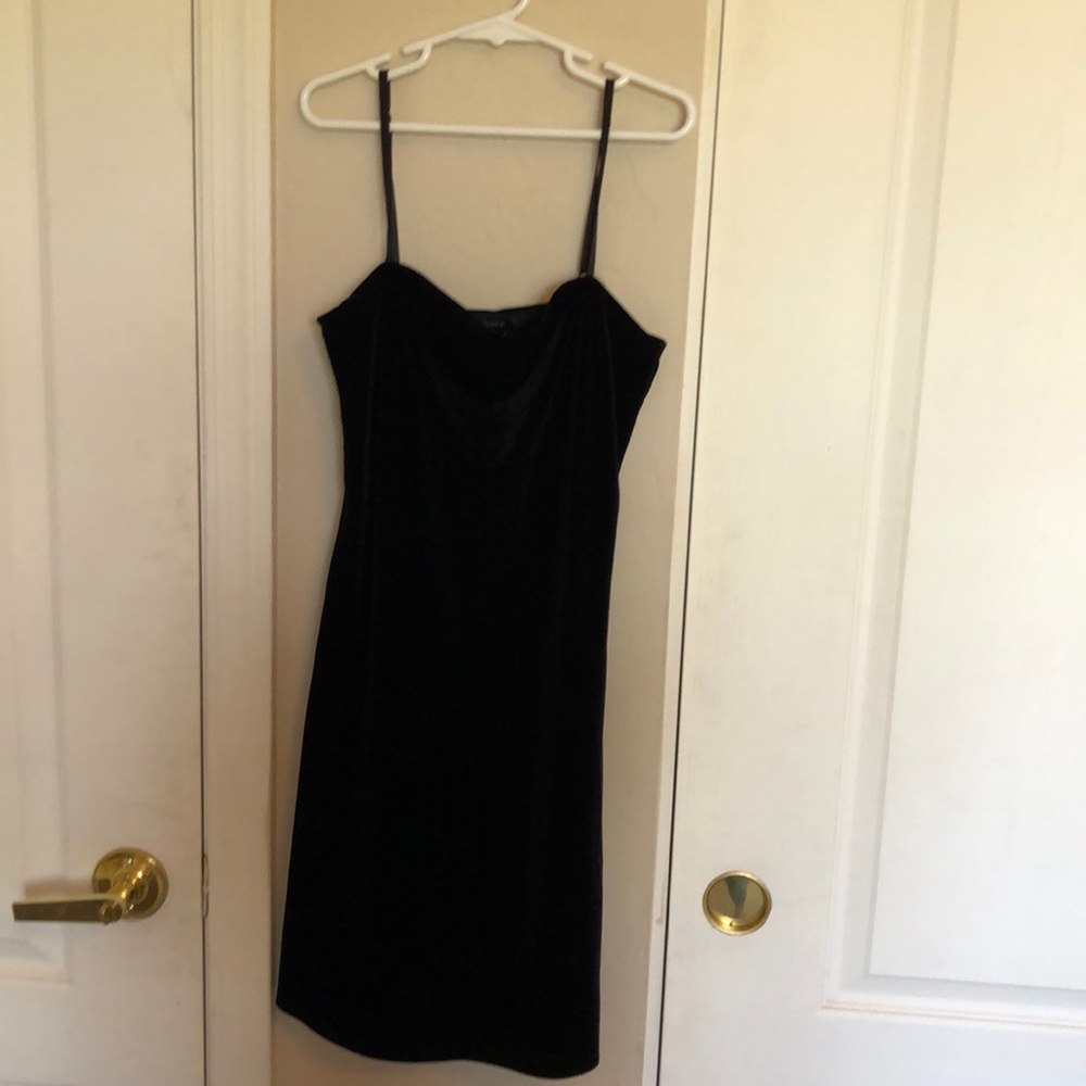FOREVER21 BLACK VELVET MINI DRESS